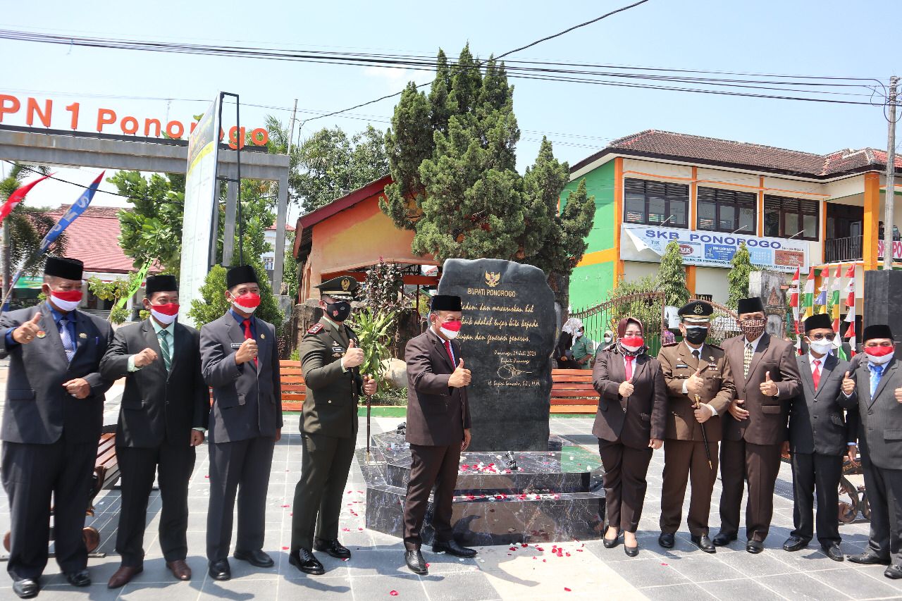 Bupati Ponorogo Resmikan Prasasti HOS Cokroaminoto