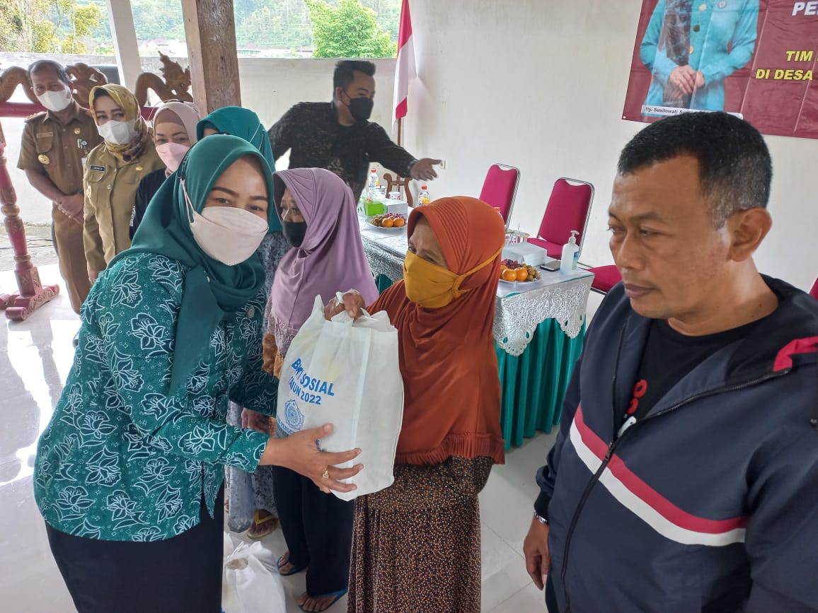TP PKK Ponorogo, Salurkan Bantuan Sembako