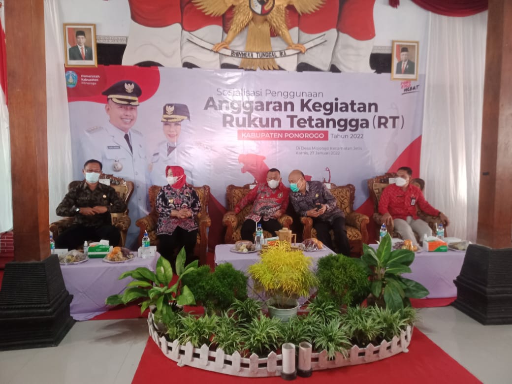 Janji Politik Terealisasi, Kang Giri Sosialisasikan Dana RT di Ponorogo