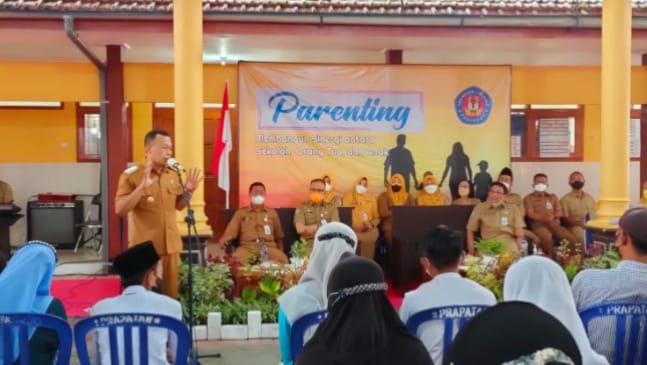Kang Giri Launcing Parenting SMPN 1 Mlarak Ponorogo