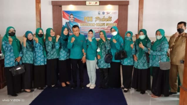 Kang Giri Dampingi TP PKK Peduli Baksos di Badegan Ponorogo
