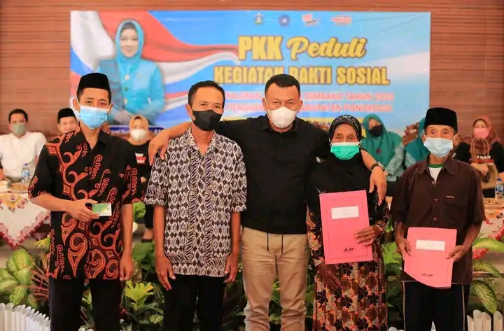 Kang Giri Bupati Ponorogo PKK Peduli