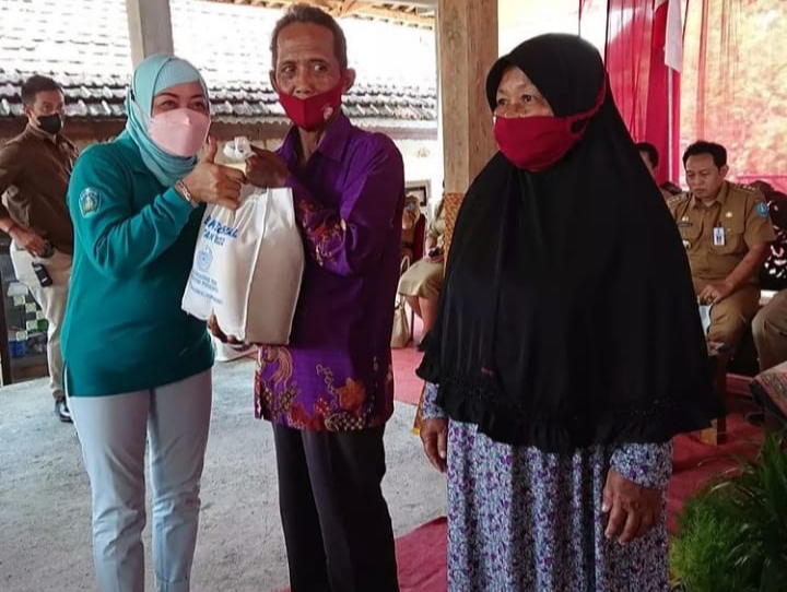 Kang Giri Bersama PKK Peduli Baksos di Kecamatan Jambon