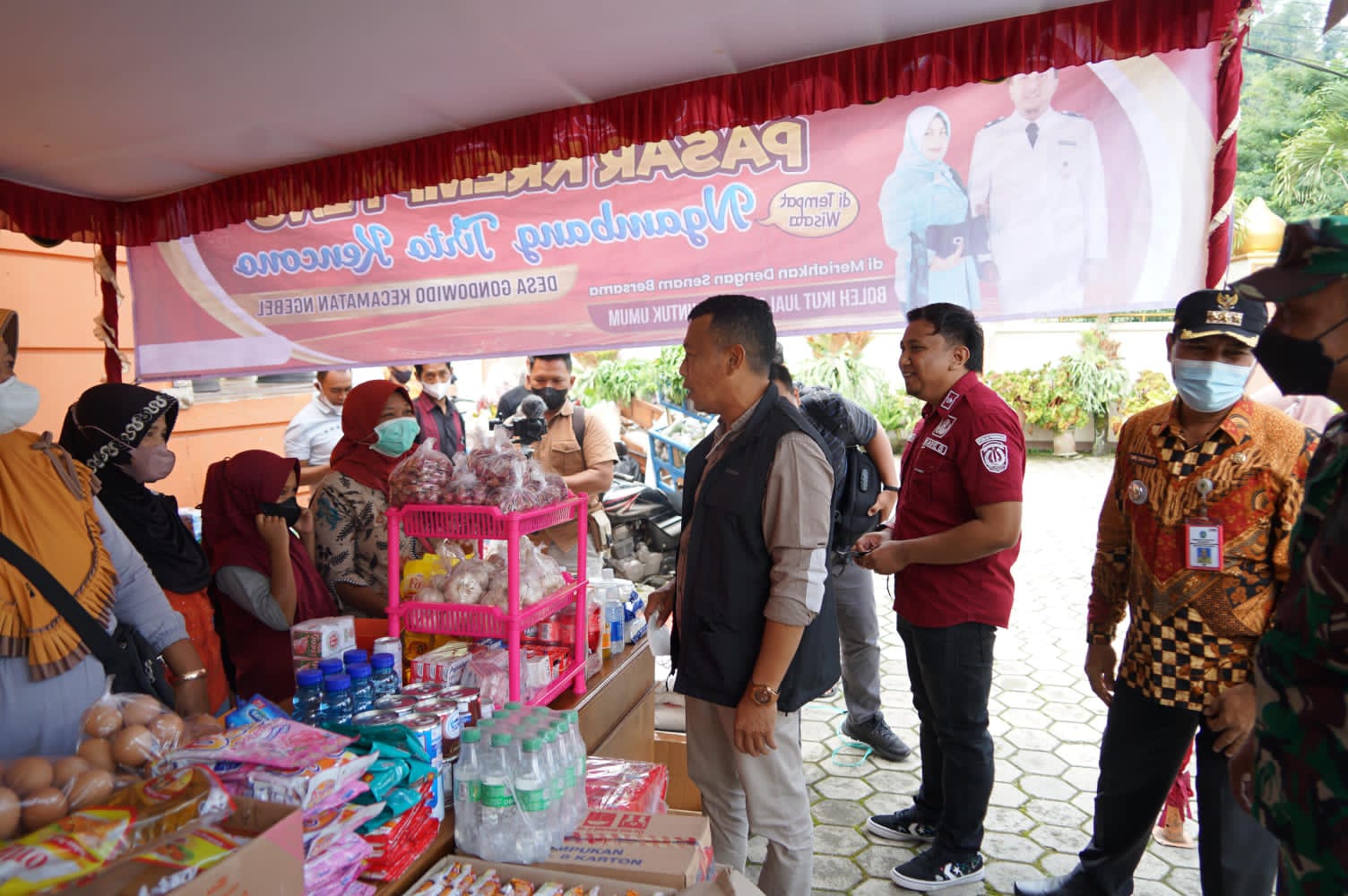 Bansos Kang Giri Bupati Ponorogo di Gondowido Ngebel