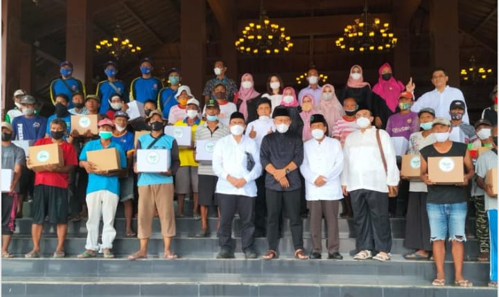 Kang Giri Bupati Ponorogo Berbagi Sembako Bersama NMI Korwil Jatim