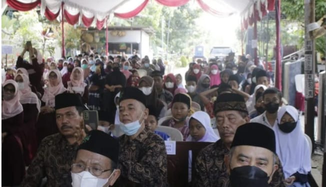 Kang Giri Bupati Ponorogo Perankan Orang Tua Bagi Yatim Piatu