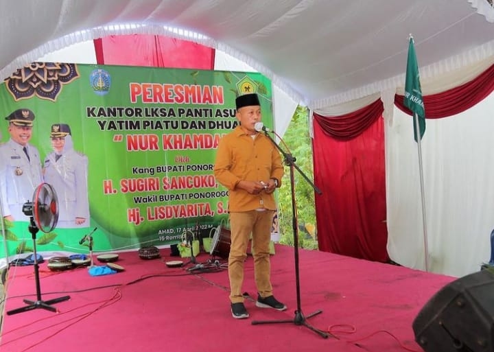 Kang Giri Bupati Ponorogo Perankan Orang Tua Bagi Yatim Piatu