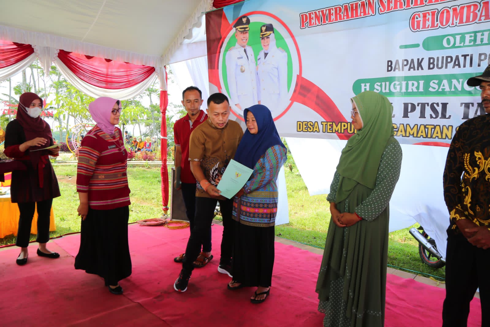 231 Sertifikat Tanah Diserahkan Kang Giri Bupati Ponorogo