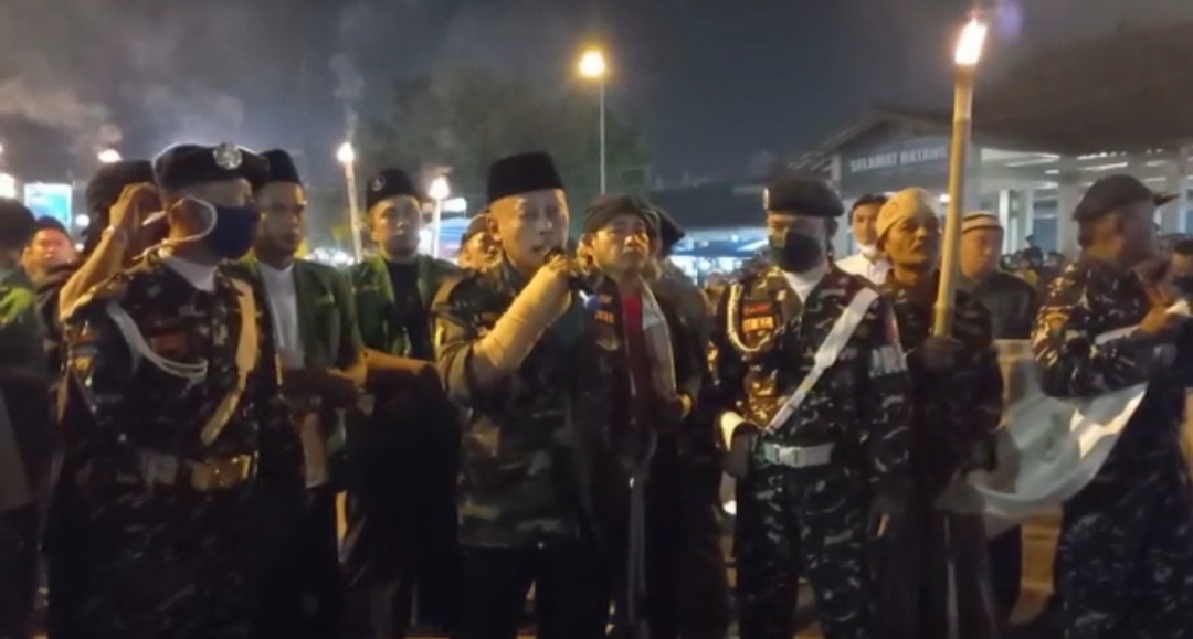 Kang Giri Bupati Ponorogo takbir di jalan