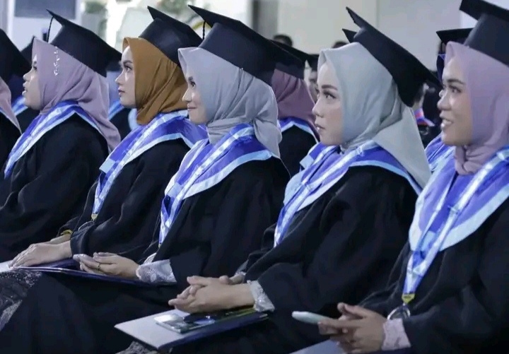 Kang Giri Bupati Ponorogo Wisuda Unmuh Ponorogo
