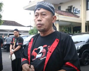 Kenakan Pakaian Khas Ponorogo, Kang Giri Ikuti Upacara Virtual Harlah Pancasila