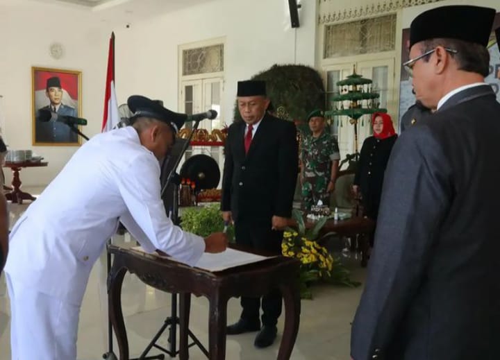 Kang Giri Bupati Ponorogo Lantik Kepala Desa Antar Waktu