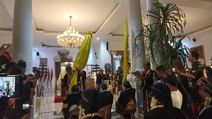 Kang Giri Bupati Ponorogo Kirab Pusaka Grebeg Suro 2022