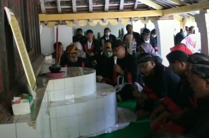 Kang Giri Bupati Ponorogo Ziarah Makam Suro