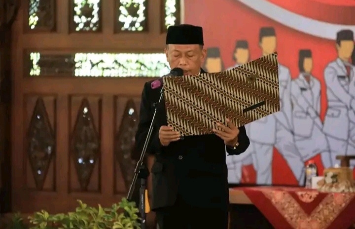 Kang Giri Bupati Ponorogo Kukuhkan Paskibraka HUT RI 77