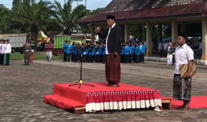 Pimpin Upacara Hari Santri, Kang Giri Bupati Ponorogo: Santri Bisa Apa Saja