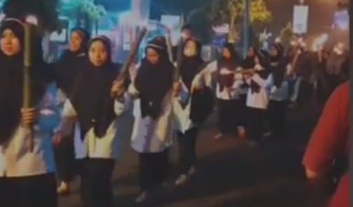 Kang Giri Bupati Ponorogo Hari Santri