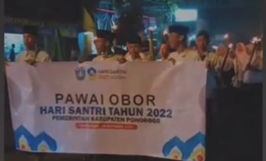 Kang Giri Bupati Ponorogo Hari Santri