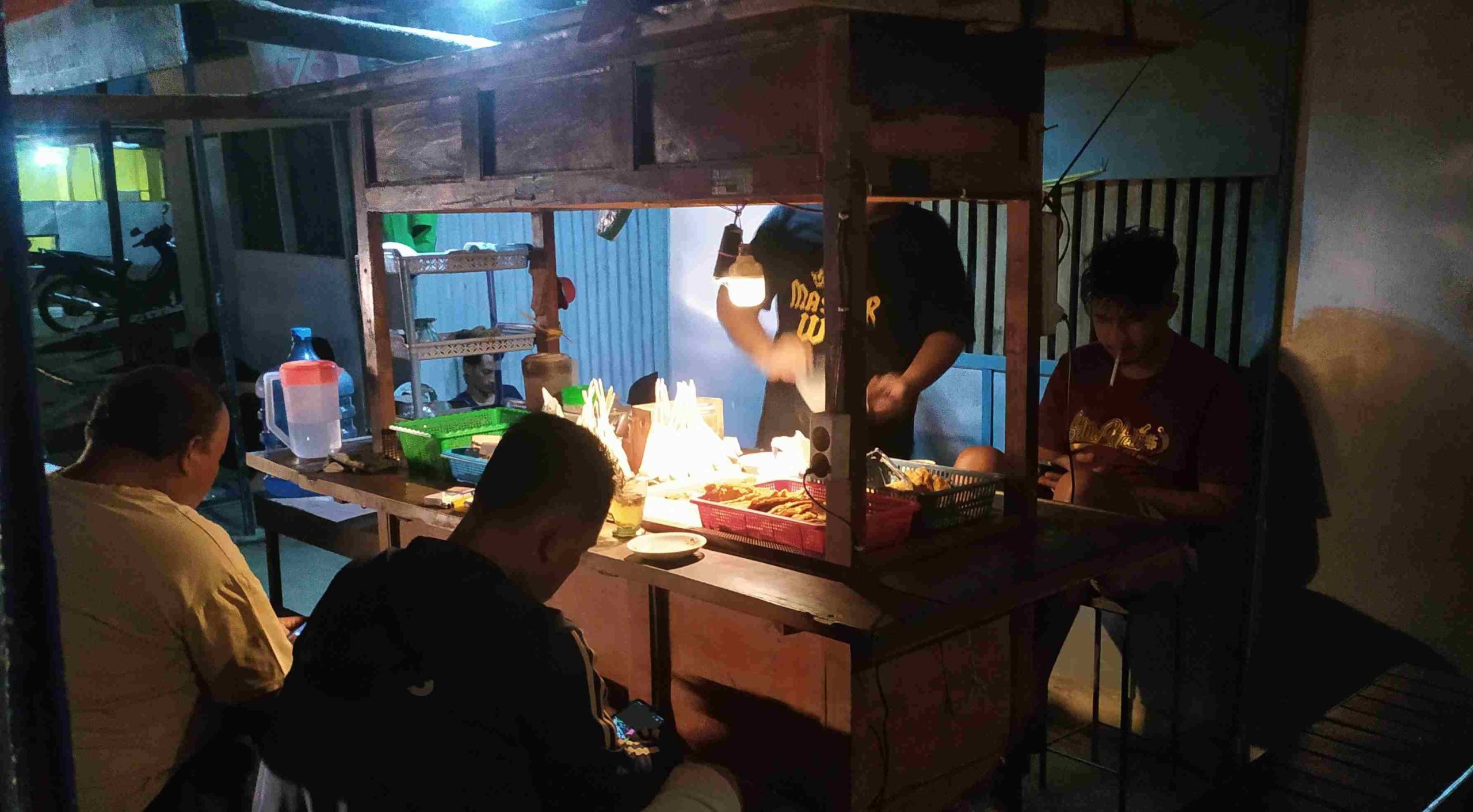 Warkop Angkringan di Ponorogo Sederhana dan Menjadikan Cuan