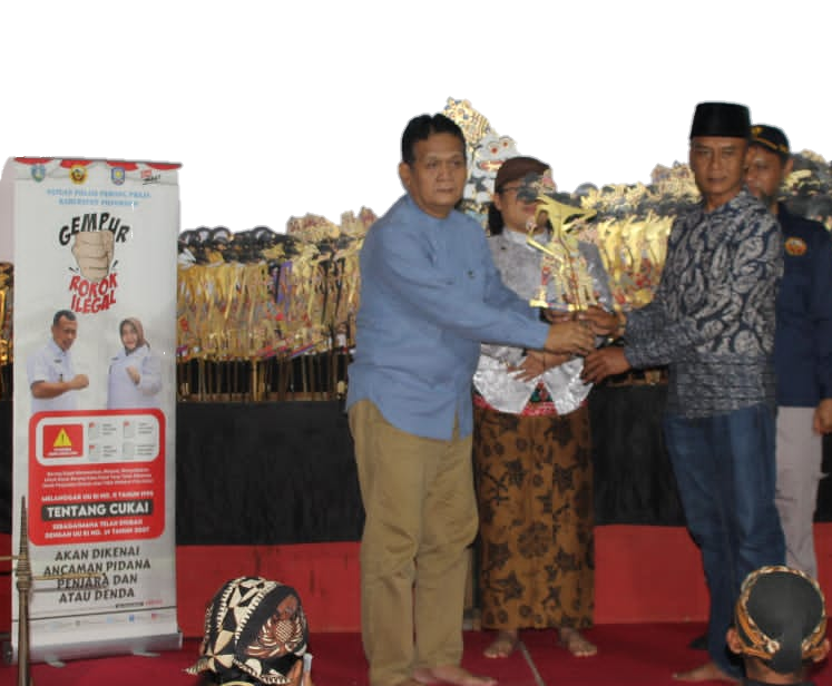 Satpol PP Ponorogo Sosialisasi Rokok Ilegal Via Wayang Kulit