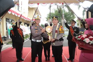 Upacara Farewell Parade Penanda Pergantian Kapolres Magetan