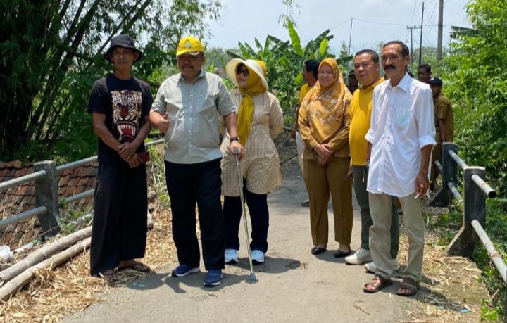Respons Laporan Warga, Ali Mufthi dan Atika Banowati Tinjau Jembatan di Ponorogo
