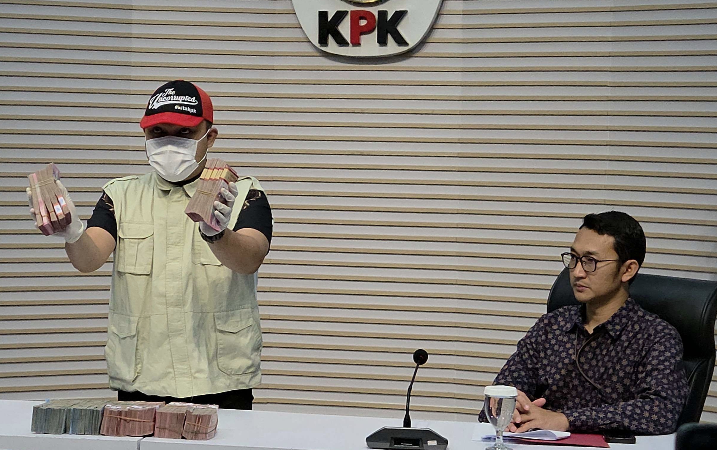 KPK Tetapkan Walkot Madiun dan Dua Lainnya sebagai Tersangka