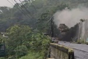 Akses Ponorogo-Trenggalek Tertutup, Akibat Longsor di KM16 Desa Nglinggis, Kecamatan Tugu