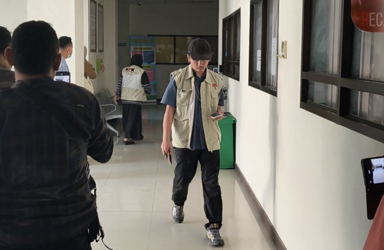 Tim KPK Geledah Gedung Terpadu Ponorogo