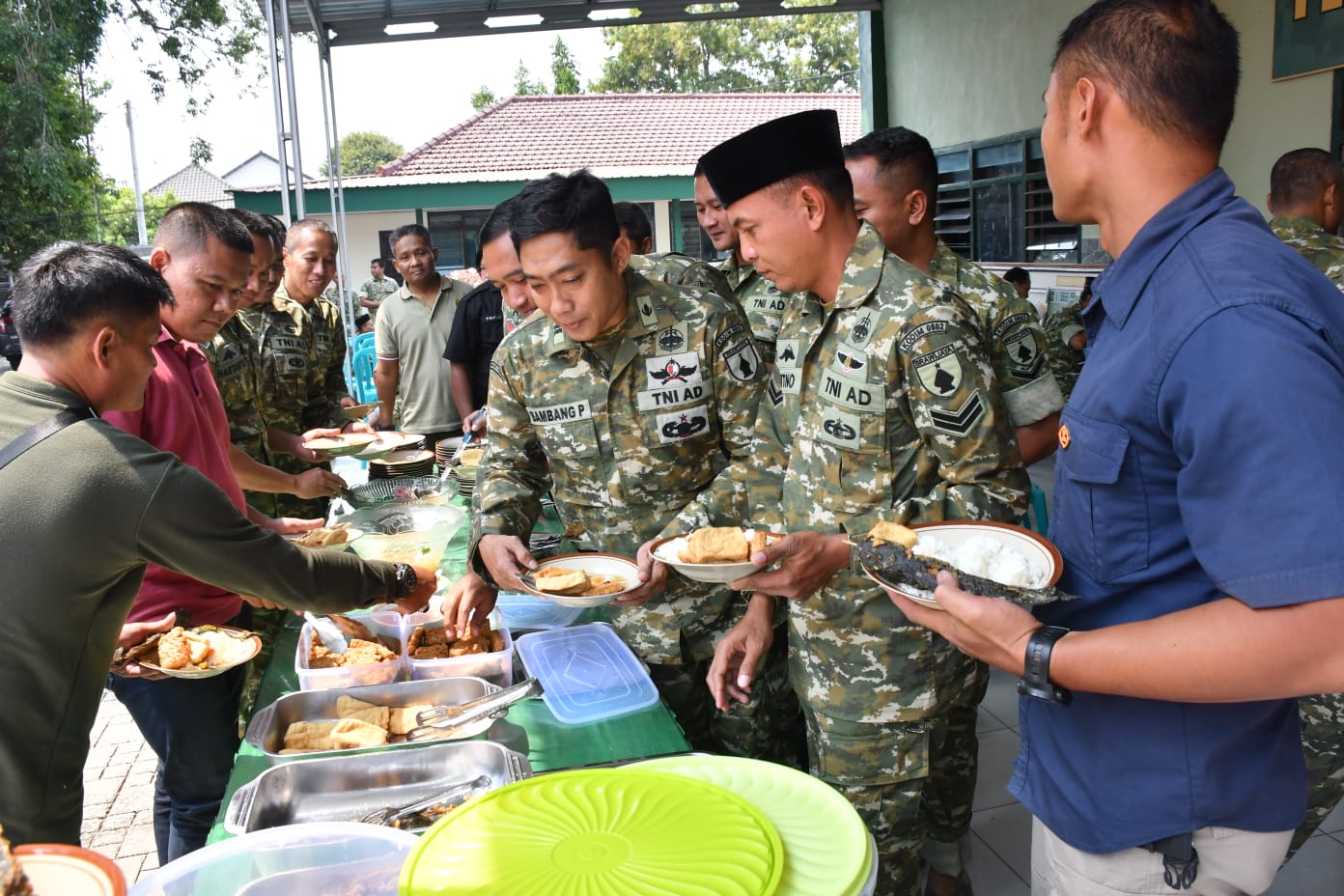 Bukan Sekadar Makan Siang, Ada Kehangatan Keluarga Besar Kodim 0802/Ponorogo