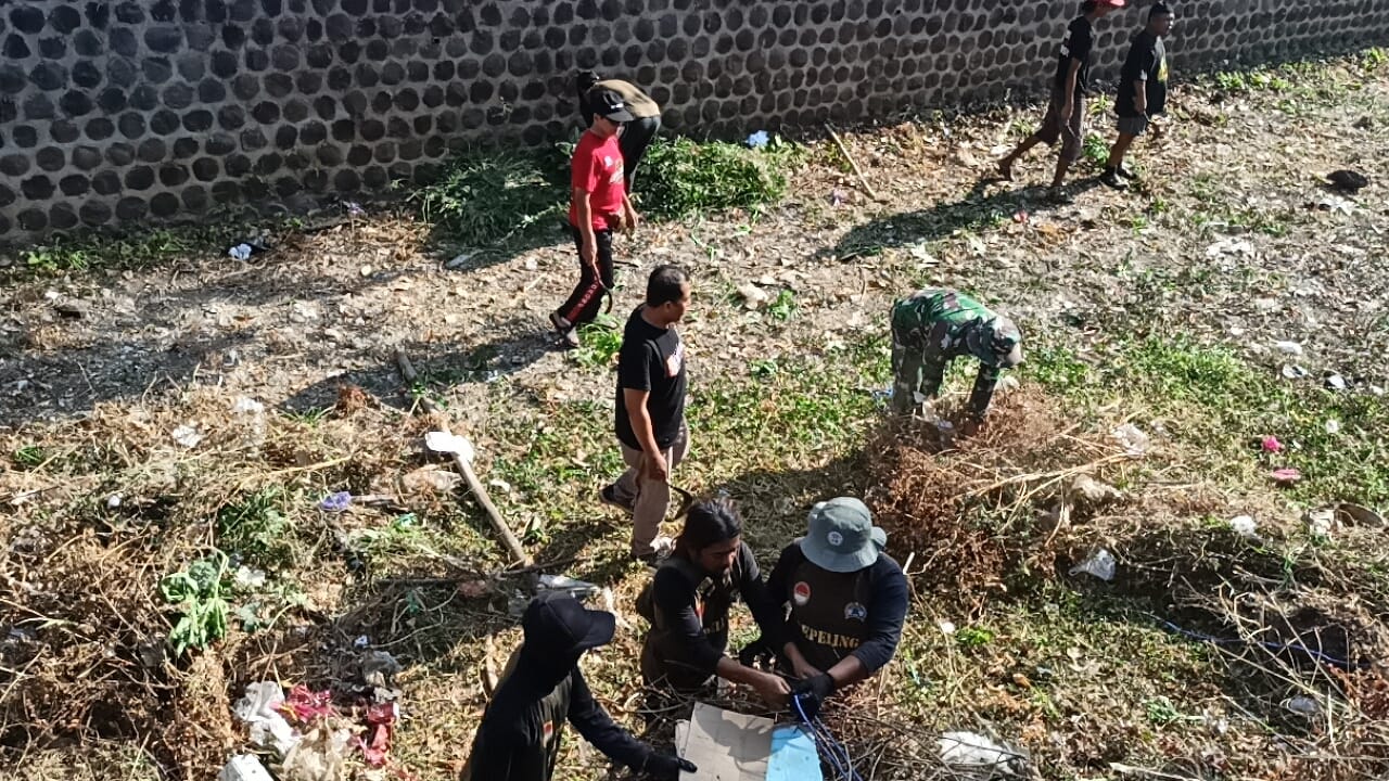 Jelang HUT ke-81 TNI, Kodim Ponorogo Turun ke Sungai: Sampah Diangkut, Banjir Diantisipasi