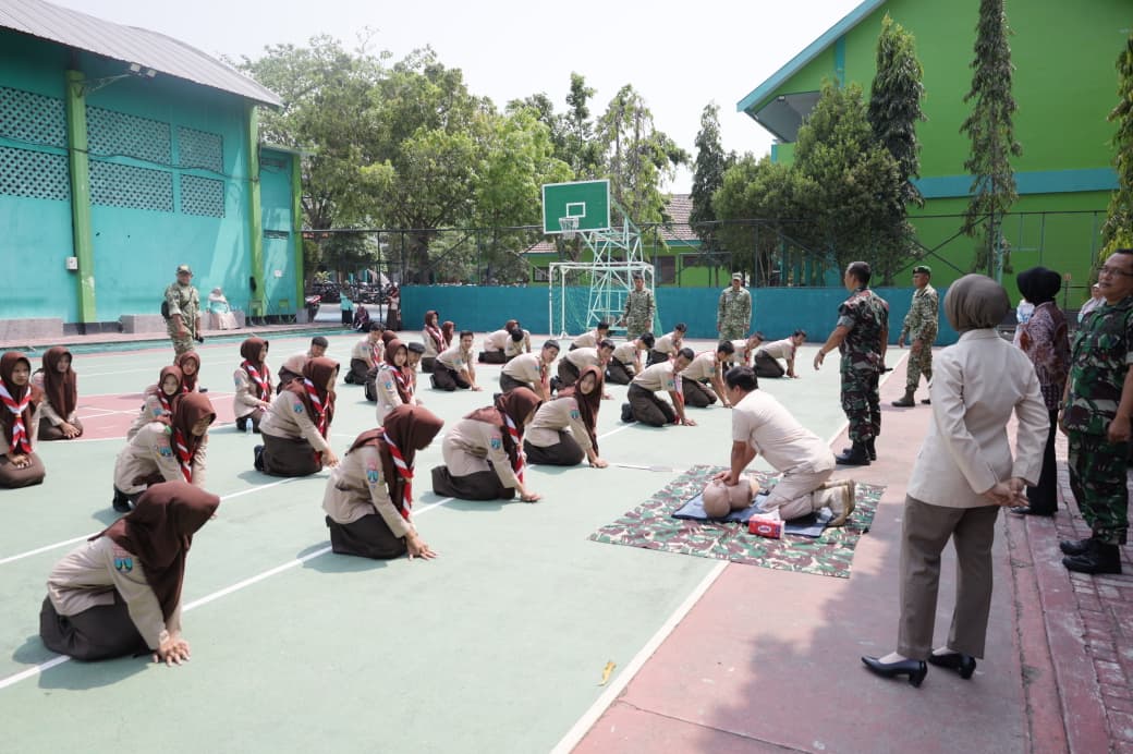 Kodim Ponorogo dan Poskes Gelar Pelatihan Bantuan Hidup Dasar bagi Siswa MAN 2, Tanamkan Kepedulian Sejak Dini