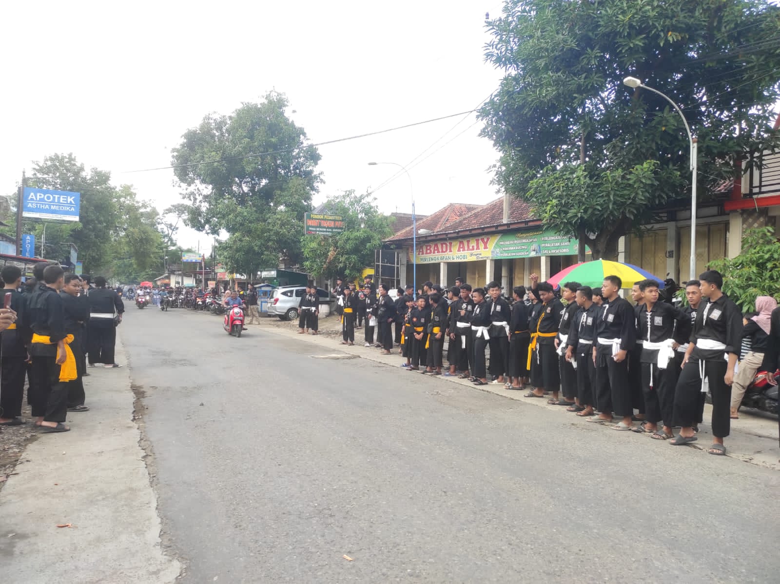 Sejuk, Pendekar Terate dan Winongo Ponorogo Berbagi Takjil Bersama