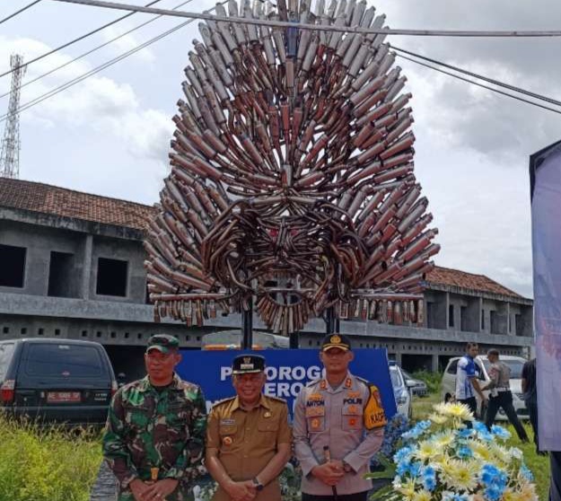 Atasi Maraknya Knalpot Brong, Kapolres dan Bupati Ponorogo Resmikan Monumen Knalpot